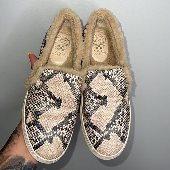 VINCE CAMUTO KATERINDA SLIP-ON SNEAKER Animal print Sherpa Lined Snakeskin 7.5 - Picture 3 of 7
